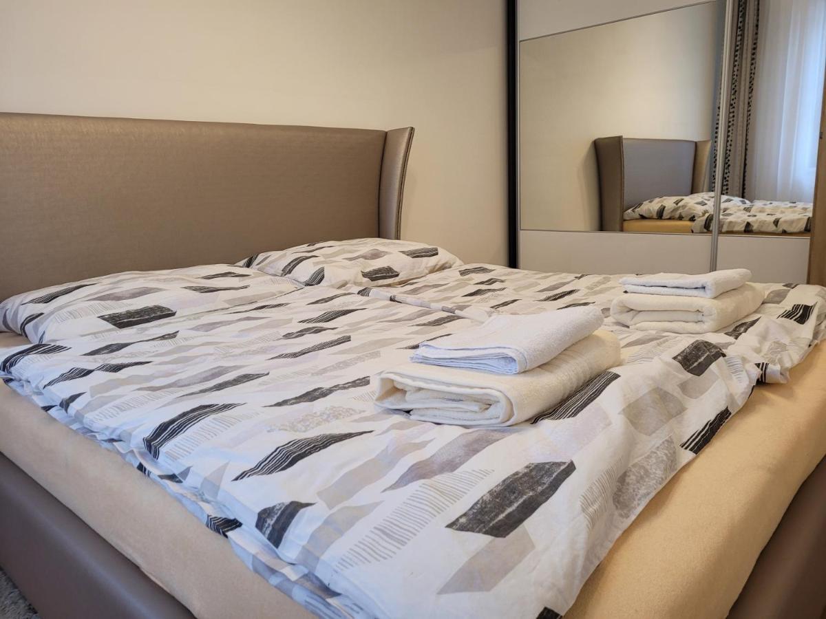 Apartment Svahova การ์โลวีวารี ภายนอก รูปภาพ