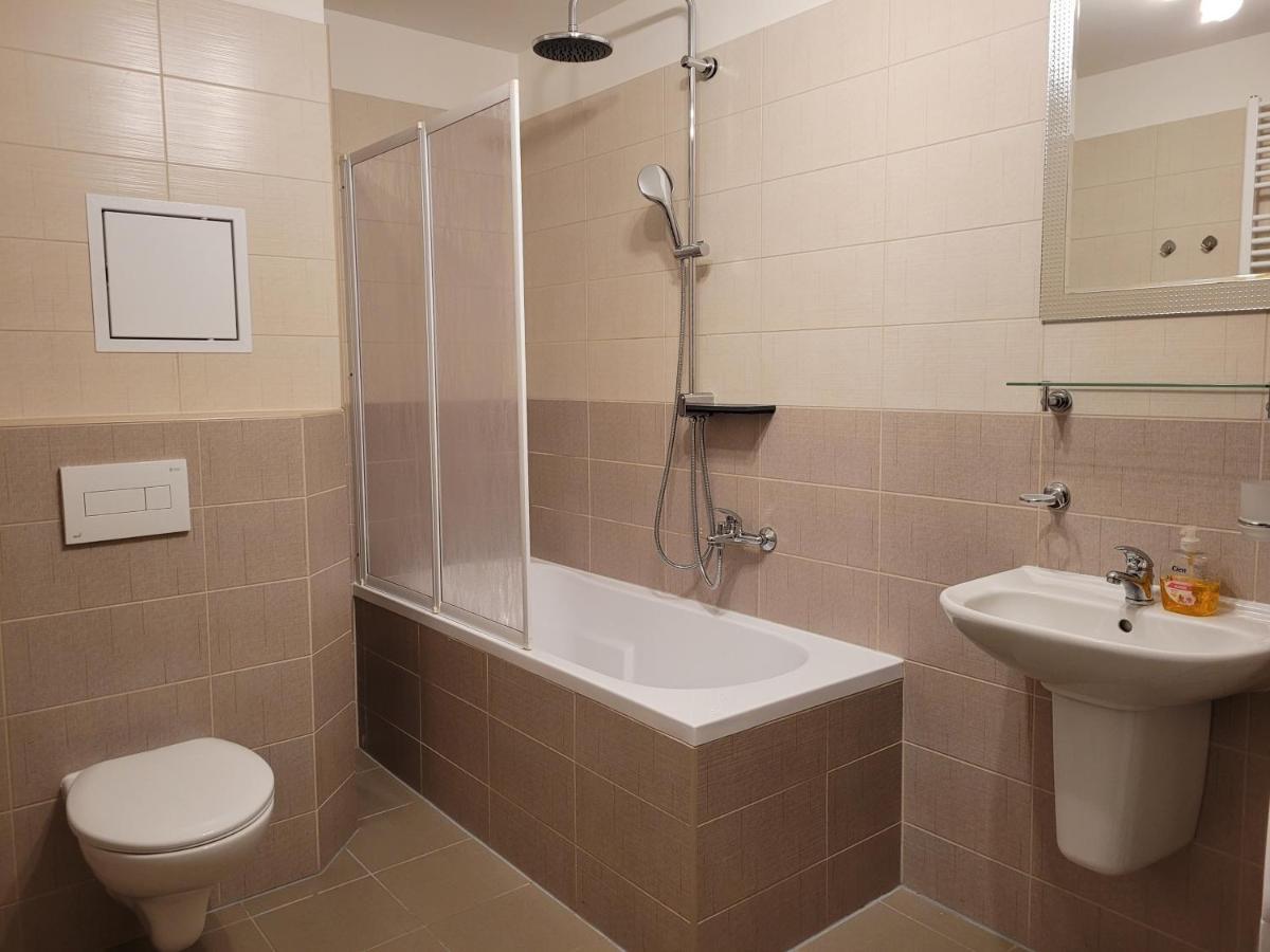 Apartment Svahova การ์โลวีวารี ภายนอก รูปภาพ