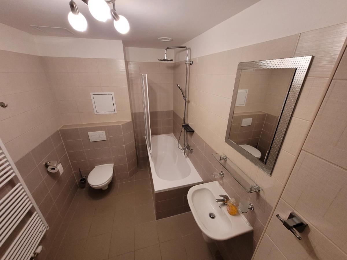Apartment Svahova การ์โลวีวารี ภายนอก รูปภาพ
